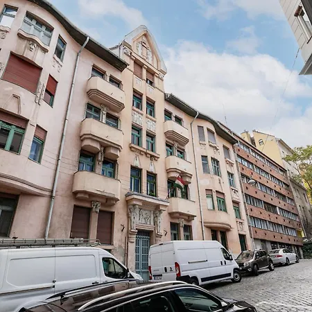 Jones At Chain Bridge Daire