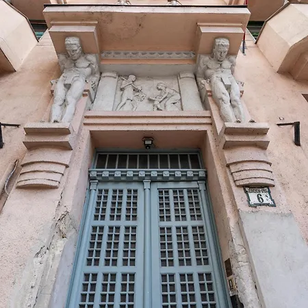 Jones At Chain Bridge Budapesta