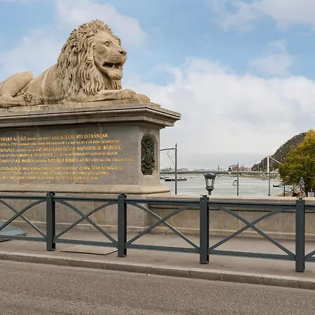 Jones At Chain Bridge Lejlighed Budapest